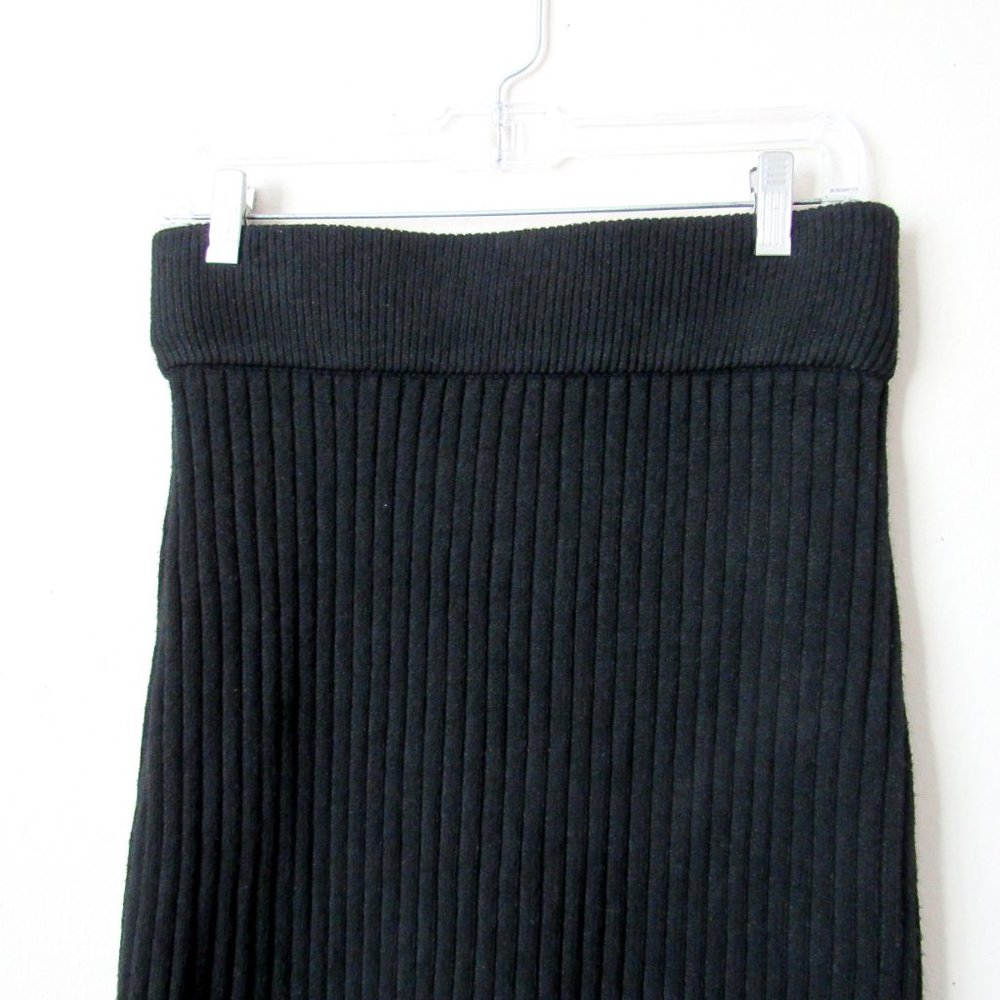Essential Stretch Knit Midi Skirt in Chic Black Size-M - Picture 3 of 5